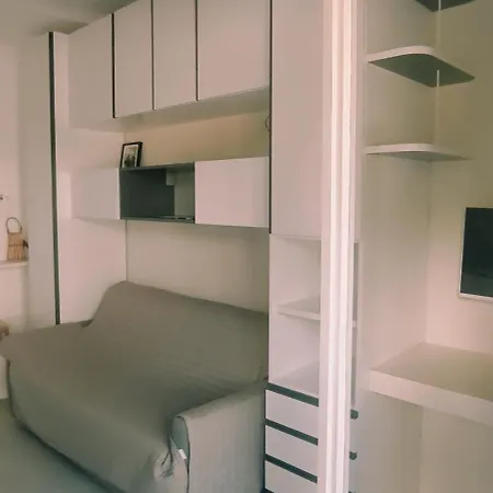 Di Design In Zona Foce Sanremo. * Σαν Ρέμο